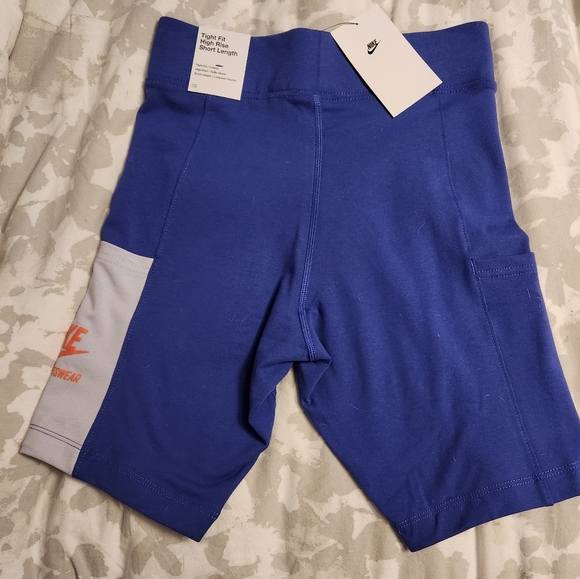 NWOT Nike High Waist Biker Shorts - Picture 6 of 6